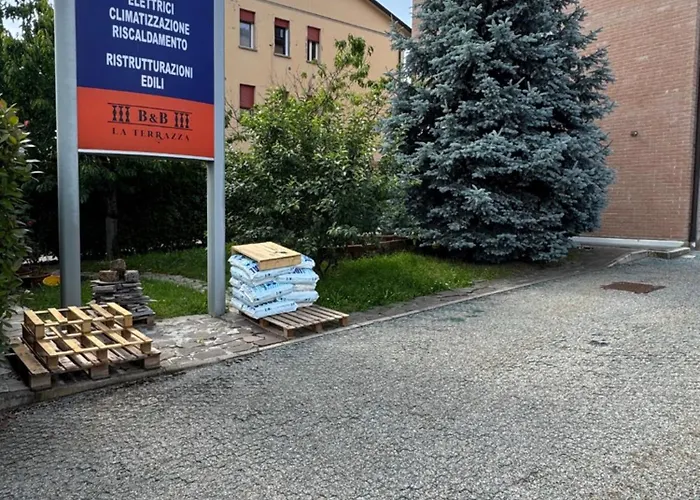 La Terrazza * オッツァーノ・デッレミーリア